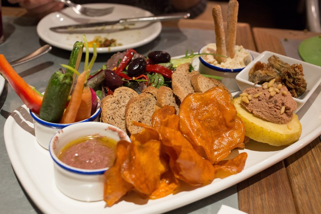 Cheap Food in Spain: Where to Eat Well for Under €15